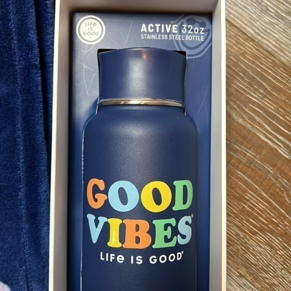 Life is Good - ‘Good Vibes - bundle’ Throw/Bottle (50 x 70”/32 oz). NWT